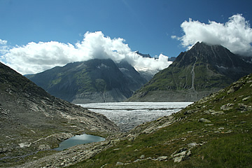Approaching the glacier