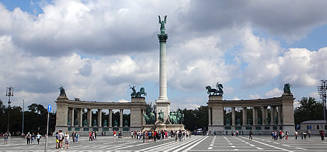 Budapest heroes Square