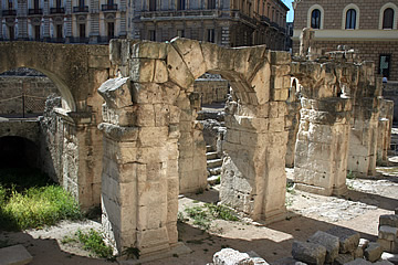 lecce roman amphitheatre