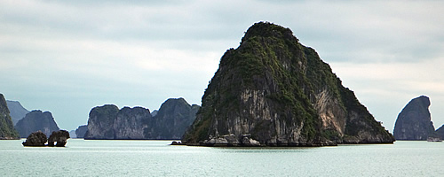  Bai Tu Long Bay